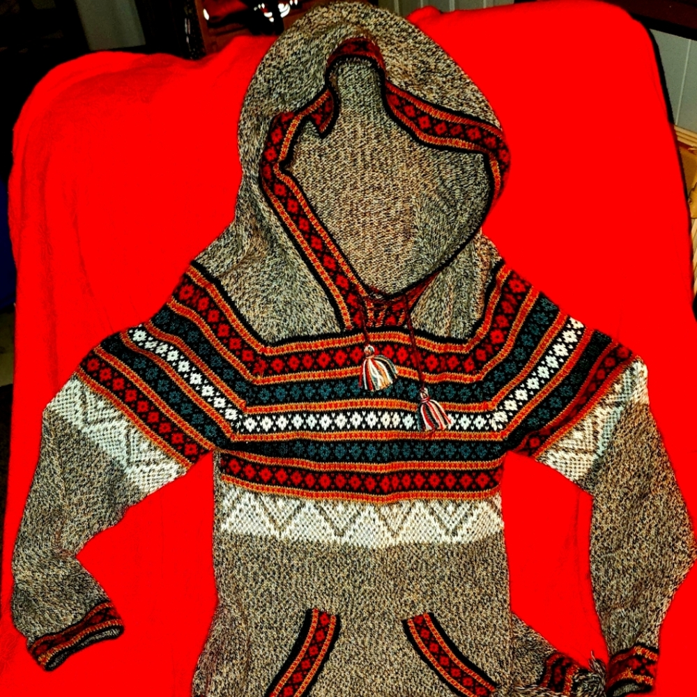 Woman's small sweater/top